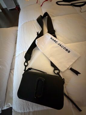 Marc Jacobs Black Leather Snapshot Crossbody with Wide Strap